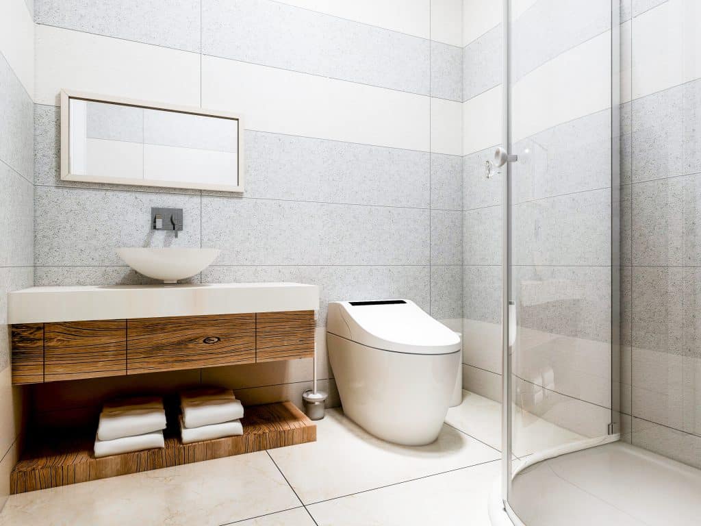 Ein modernes Badezimmer mit Waschbecken, einer Toilette und einer Duschkabine